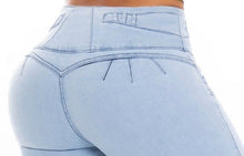 Load image into Gallery viewer, Cristal Push Up Jeans - High Waisted - Light Blue